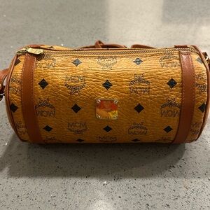 MCM Visetos Logogram shoulder bag

W:9.1. H:5.1. D:5.1